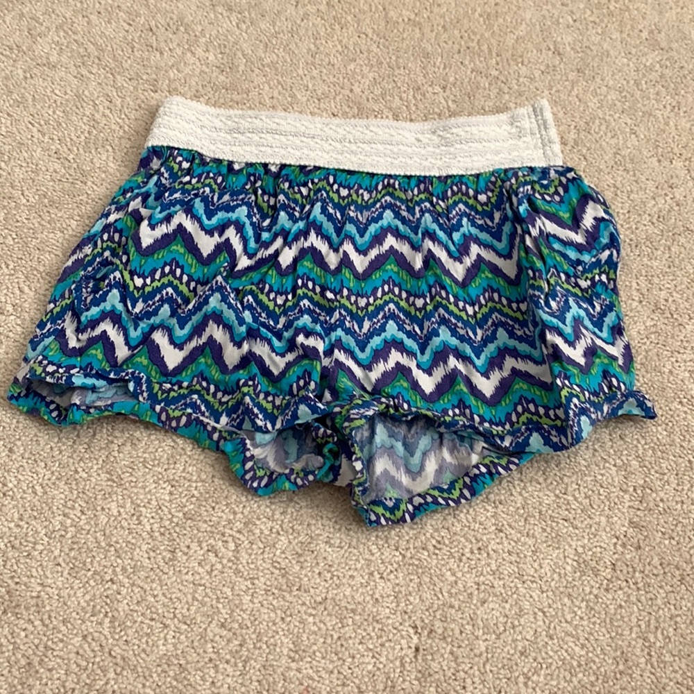 Multicolor shorts, white textured waistband.